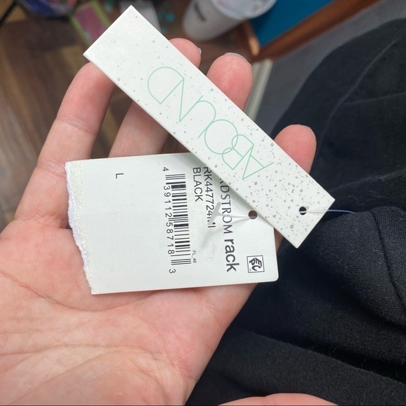 ABOUND
Cozy Crew Neck Cropped Sweatshirt In Black - Picture 9 of 12